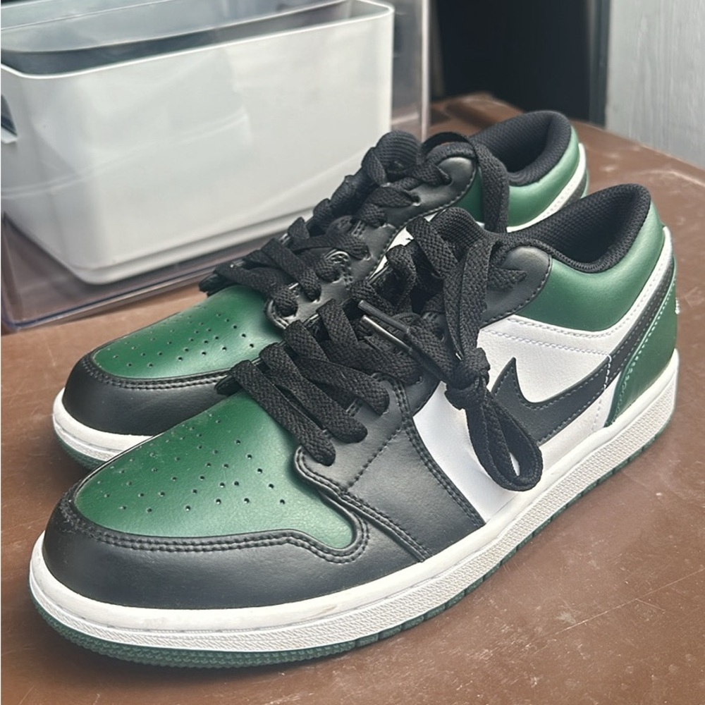 Jordans (Men’s 8.5 / Women’s 10)